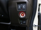 【両側電動スライド】スライドドアは両側電動スライドドアになっております。運転席からの開閉も出来、リモコンキーでも離れたところから開閉出来ますので大変便利な装備です。