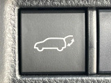 【パワーバックドア】スマートキーや運転席のボタンを押すだけでリアゲートが自動で開閉します!荷物を持っている時や、高い位置にあるバックドアを閉める際に便利な機能です♪