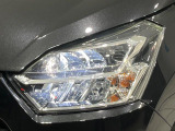 【LEDヘッドライト】悪天候や夜間走行時も良好な視界を確保し安心して運転できる高輝度LEDヘッドライトを装備!点灯速度が早く、消費電力も抑えられています。