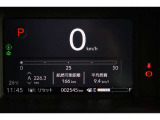 メータは先進的なデジタルメーターを採用!ゆっくりと数字が動くのでとても見やすく表示されます!平均燃費なども表示、エコな運転の手助けをしてくれます!