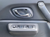 運転席窓操作部