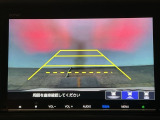 【バックカメラ】運転が苦手な方も車庫入れラクラクです!ギアをリバースに入れれば自動的に切り換わりますので、面倒な操作は不要です♪狭い駐車場もお車を傷つけず安心ですね!