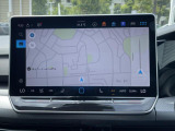 12.9インチディスプレイによるスマートフォン用アプリ[Apple CarPlay][Android Auto]対応の純正インフォテイメントシステム「Discover」を装備、ナビ、ラジオのほか、US