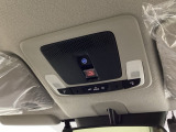 【SOSボタン】体調が悪くなったときや、事故に遭遇したとき、あおり運転にあっている時など、緊急時にボタンを押すと緊急サポートセンターにつながり、オペレーターが警察・救急への取次ぎを行います。