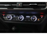 運転席と助手席の温度設定の変更が可能な左右独立タイプのデュアルエアコンです♪♪♪暑がりな人・寒がりな人も誰もが車内を快適にお過ごしいただけます♪♪♪