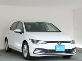 走行少ないGOLF8登場!!しかもメーカーオプションのナビテクノロジーパッケージ仕様になります。