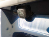 バックカメラが付いているので後方確認が非常にしやすいです。今や運転初心者も熟練者も必須装備!ついていて損はないですね♪