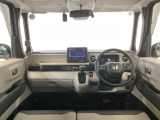 【前方視界】開放的な前方視界!運転がしやすく疲れにくいです♪窓が大きく、見通しがとっても良いおクルマですよ♪