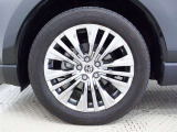 純正なので車に似合うデザインになっていますね。スタッドレスタイヤもご相談下さい。