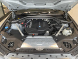 安心のBMW認定中古車は100項目の箇所を徹底的にチェック致します。機械的な箇所や電気系、コンピューターなどをご納車前に点検し、交換基準に達した部品は全て新品に修理返品した後にご納車致します。