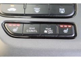 シートヒーター装備付き車!!座席に埋め込まれた電熱線によりシートを暖めることが出来る装備で、温められたシートは、寒い冬には最適です!!