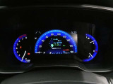 とっても見やすいメーターです。夜間時はラグジュアリーな気分にさせてくれる照明が魅力ですので、夜のドライブも楽しみになりますよ♪