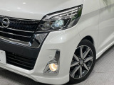 【LEDヘッドライト】悪天候や夜間走行時も良好な視界を確保し安心して運転できる高輝度LEDヘッドライトを装備!点灯速度が早く、消費電力も抑えられています。
