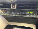 【左右独立型フルオートエアコン】運転席と助手席でそれぞれお好みの温度に設定可能。同乗者にも配慮した、快適な空調をお届け致します。