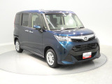 【右前斜め】視界が広く車両感覚が掴みやすい運転席です。フロントガラスが大きく、ゆとりを持って運転に集中できます。