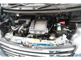 エンジンルームの樹脂部分は丁寧に磨いてツヤをだしています。当社の中古車のエンジンルームクリーニングはとても自信があります★