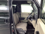 フィット感のあるシート。しっかりと支えてくれるので、長時間の運転を快適にサポートしてくれます。