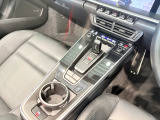 車両はすべて屋内にて保管しておりますので、綺麗な状態のお車をご覧いただけます。