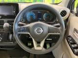 インテリアに合わせたデザインのステアリングは、運転される方のことも考え、運転しやすい形状、大きさです。是非一度、実際に触ってお確かめください。