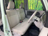 運転席まわりには十分なスペースがあり、大柄な方でもゆったり運転していただける環境です。