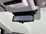 スマートルームミラーで後方の映像がルームミラーで確認できます。
