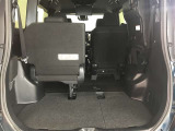 開口部の広いラゲージスペースは、ゴルフバックなどの荷物もラクラク積み込めます。