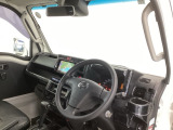 【前方視界】開放的な前方視界!運転がしやすく疲れにくいです♪窓が大きく、見通しがとっても良いおクルマですよ♪