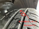 タイヤ溝はセンターで5.5mmです(新品約8mm)