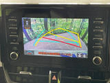 【バックカメラ】駐車時に後方がリアルタイム映像で確認できます。大型商業施設や立体駐車場での駐車時や、夜間のバック時に大活躍!運転スキルに関わらず、今や必須となった装備のひとつです!
