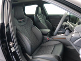 Audi車はどの車種も全てレザーハンドルです。そこにはAudiのこだわりがあり質感の高いレザーでしっかりと手に馴染み、高級感を演出します。
