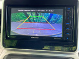 【バックカメラ】駐車時に後方がリアルタイム映像で確認できます。大型商業施設や立体駐車場での駐車時や、夜間のバック時に大活躍!運転スキルに関わらず、今や必須となった装備のひとつです!