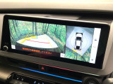 【パノラミックビューモニター】専用のカメラにより、上から見下ろしたような視点で360度クルマの周囲を確認することができます☆死角部分も確認しやすく、狭い場所での切り返しや駐車もスムーズに行えます。