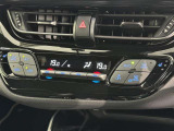 左右独立温度コントロールフルオートエアコンです。運転席、助手席それぞれで独立して温度設定ができます。冷え性の方が乗っても安心ですね♪