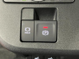 【電動パーキングブレーキ+オートブレーキホールド機能】 指先だけで簡単に操作が可能なパーキングブレーキ、スイッチを押すとブレーキペダルから足を離してもブレーキを保持できるオートブレーキホールド搭載。