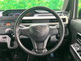 インテリアに合わせたデザインのステアリングは、運転される方のことも考え、運転しやすい形状、大きさです。是非一度、実際に触ってお確かめください。
