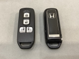 スマートキー付きですからドアロックの開閉およびエンジンスタートが楽々です。電動スライドドアの開け閉めもボタンで操作できます。スペアキーも同じものを用意しております。