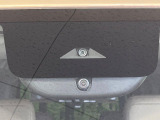 【三菱e-Assist】走行中に前方の車両等を認識し、衝突しそうな時は警報とブレーキで衝突回避と被害軽減をアシスト。より安全にドライブをお楽しみいただけます。