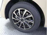かっこいいホイールですね。 車のイメージを大きく左右するホイール部分はコダワリを持ちたいですね。