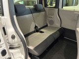 後部座席も大きく乗り降りしやすく、長時間の運転でも快適に過ごすことができます!
