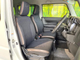 運転席シート廻りは使用感も少なく、良好な状態となっています。前オーナー様が丁寧に使っていたことがよくわかりますね。