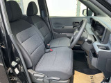 運転席まわりです。実際に座ってみて、乗り心地を体験してみてください。