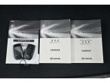保証書・記録簿・取扱説明書と揃っていいます。キーの電池は新品にお取替えしてから納車させて頂きます。