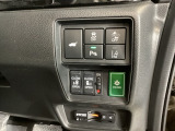 パワースライドドアの開閉はスマートキーのリモコンやドアノブは勿論、運転席側のスイッチ操作でも開閉ができ、安全・簡単です。