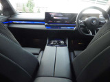 お車は【BMW Premium Selection名古屋南】に展示中!皆様のご来場、お問い合わせをお待ちしております! お問い合わせは、無料電話:0078-6043-6547まで!