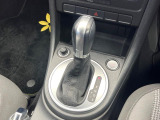 ●MTモード付きAT:通常は自動でおこなわれる変速(ギアチェンジ)をドライバーの操作によって意図的に変えられるシステムです。より一層普段のドライブをお楽しみいただけます!