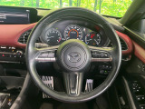 【純正革巻きステアリング】上質な革を使用することで、手にしっかり馴染みとても運転しやすいハンドルです♪