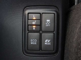 シートヒーター、横滑り防止機能付き。お財布に優しいエコモード、静かなEVモード付きです。