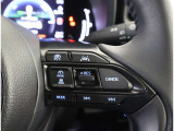 運転中、オーディオの操作をしてて、ハッとしたことはありませんか?ステアリングスイッチは、運転中でもハンドルでオーディオの操作が可能です。