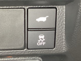 ハンドルの右側にHondaセンシング用のVSA解除スイッチとパワーテールゲートスイッチがついています。パワーテールゲートスイッチは車内からでもテールゲートの開け閉めを電動でできます。