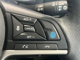 ハンドルにはプロパイロットスイッチが装着されています。高速道路などアクセルを踏んだままでの走行の時、手元のスイッチ操作でアクセルを踏まなくても速度を保つことができます。
